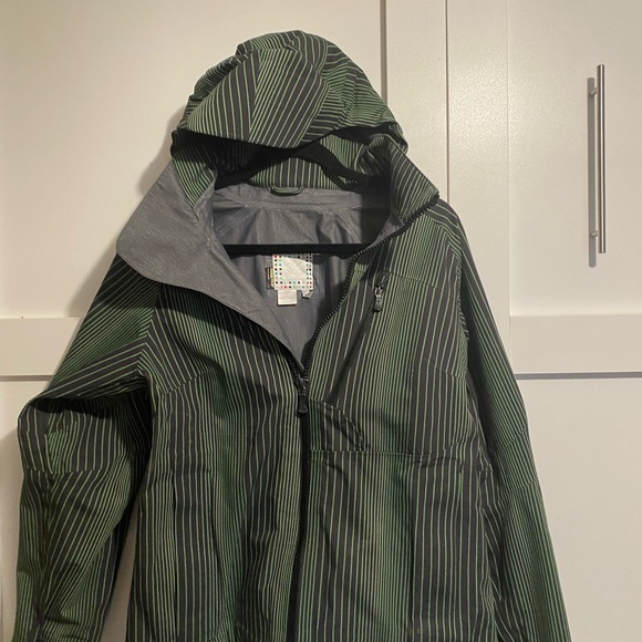 Burton woman’s gore Tex coat - Picture 3 of 4